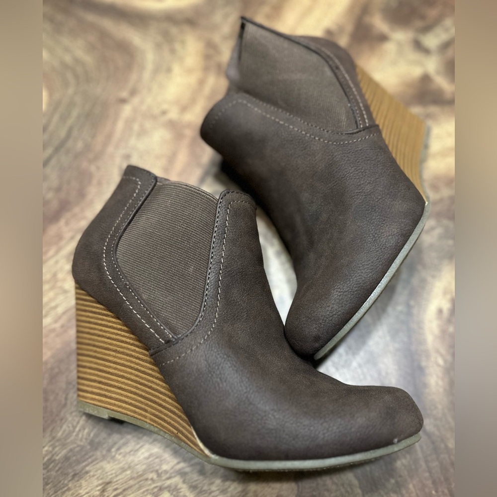 Elegant Brown Ankle Boots